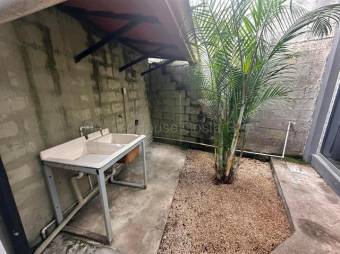 Venta de Casa en Moravia-La Trinidad. RAH 27-581