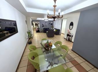Casa en Venta en Residencial, Coronado. Ubicación Céntrica, 3 Habitaciones, Patio.