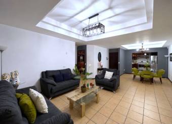 Casa en Venta en Residencial, Coronado. Ubicación Céntrica, 3 Habitaciones, Patio.