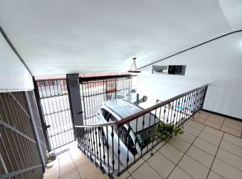Casa en Venta en Residencial, Coronado. Ubicación Céntrica, 3 Habitaciones, Patio.