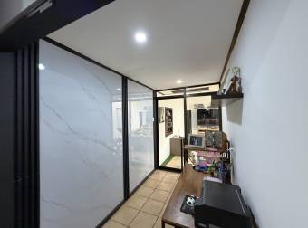 Casa en Venta en Residencial, Coronado. Ubicación Céntrica, 3 Habitaciones, Patio.