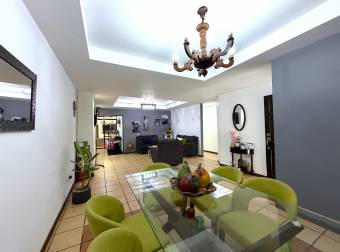Casa en Venta en Residencial, Coronado. Ubicación Céntrica, 3 Habitaciones, Patio.