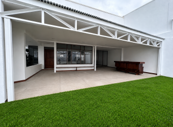 Casa Amplia de 2 Plantas en Curridabat
