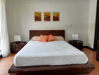 Se alquila apartamento en Santa Ana Centro 27-543