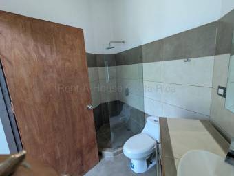 Se alquila casa en La Guácima Alajuela 27-552