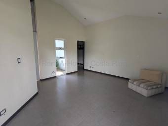 Se alquila casa en La Guácima Alajuela 27-552