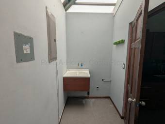 Se alquila casa en La Guácima Alajuela 27-552