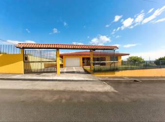 CASA CON AMPLIOS JARDINES Y VISTA AL VALLE CENTRAL  POÁS, ALAJUELA