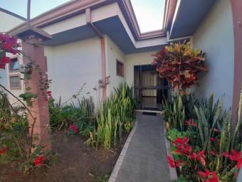 Se alquila casa en Pozos Santa Ana 27-542