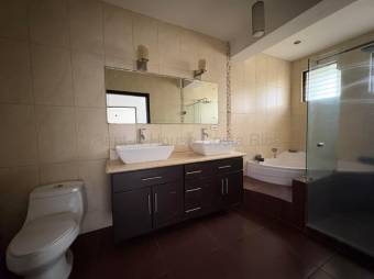 Casa en Venta en Condominio en Pozos Santa Ana 