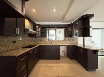 Casa en Venta en Condominio en Pozos Santa Ana 