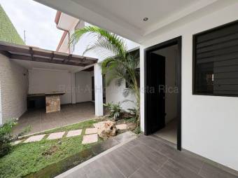 Casa en Venta en Condominio en Pozos Santa Ana 