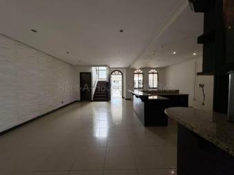 Casa en Venta en Condominio en Pozos Santa Ana 