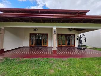 Venta de residencia de lujo con amplia zona verde en Altamonte, Curridabat #27-97 GS
