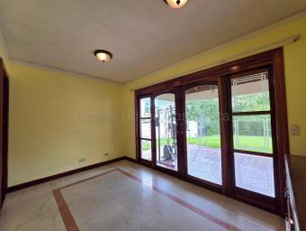 Venta de residencia de lujo con amplia zona verde en Altamonte, Curridabat #27-97 GS