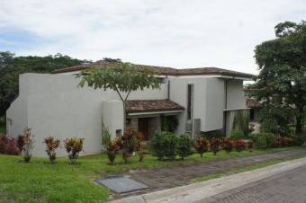 Se alquila casa en Pozos Santa Ana 27-115