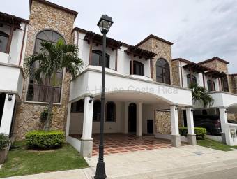 Se vende casa en Pozos Santa Ana 27-561