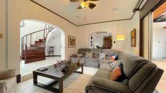 Se vende casa en Ulloa Heredia 27-623