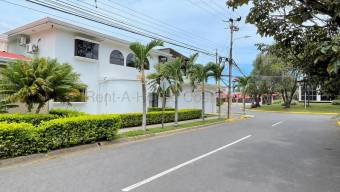 Se vende casa en Ulloa Heredia 27-623