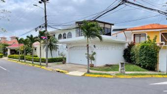 Se vende casa en Ulloa Heredia 27-623