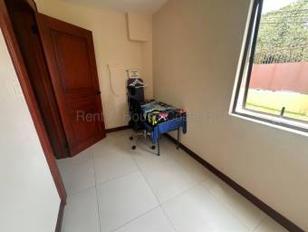 Se vende casa en Colón Mora 27-566