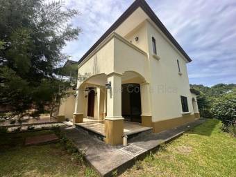 Se vende casa en Colón Mora 27-566