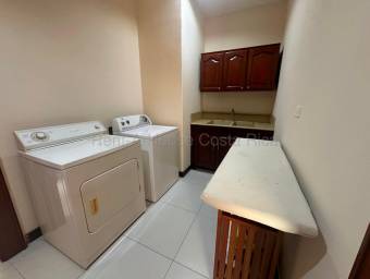 Se vende casa en Colón Mora 27-566