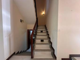 Se vende casa en Colón Mora 27-566