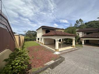Se vende casa en Colón Mora 27-566