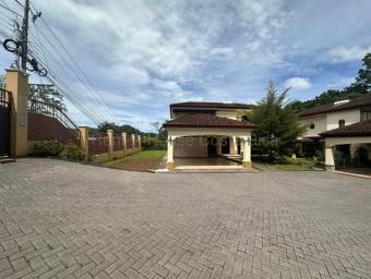 Se vende casa en Colón Mora 27-566