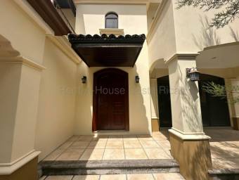 Se vende casa en Colón Mora 27-566