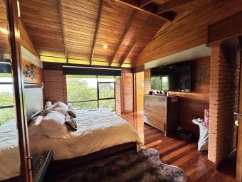 Venta de quinta de lujo con casa de huéspedes en El Tirol, San Rafael de Heredia #26-442 GS