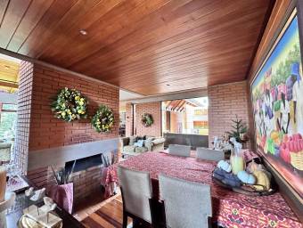 Venta de quinta de lujo con casa de huéspedes en El Tirol, San Rafael de Heredia #26-442 GS