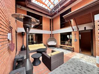 Venta de quinta de lujo con casa de huéspedes en El Tirol, San Rafael de Heredia #26-442 GS