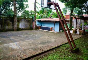 Venta de propiedad de uso mixto con piscina y múltiples espacios en Ciudad Colón #26-183 GS