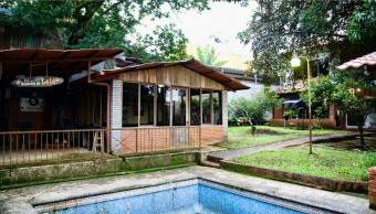 Venta de propiedad de uso mixto con piscina y múltiples espacios en Ciudad Colón #26-183 GS