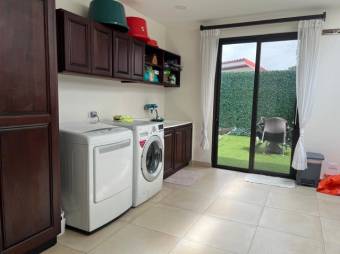 Venta de Casa en Santa Ana-Uruca. RAH 27-624