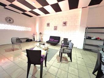 VENTA Edificio Comercial de 3 Pisos en el Corazón de San José  