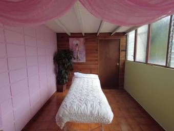 Venta de propiedad con casa principal y 4 apartamentos rodeados de naturaleza #24-12 GS