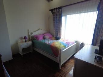 Venta de propiedad con casa principal y 4 apartamentos rodeados de naturaleza #24-12 GS