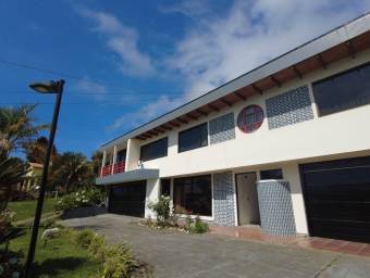 Venta de propiedad con casa principal y 4 apartamentos rodeados de naturaleza #24-12 GS