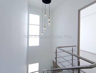 Se alquila casa en San Vicente Santo Domingo 27-465