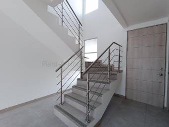 Se alquila casa en San Vicente Santo Domingo 27-465