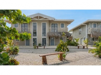 VENTA DE TOWNHOUSE CON PISCINA, PUNTARENAS, JACÓ, PLAYA HERMOSA