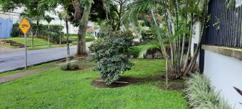 Venta de Bella Casa en Escazú. RAH 25-1430