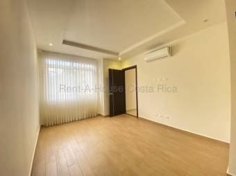 Alquiler de Apartamento Moderno y Confortable en Santa Ana-Centro. RAH 27-664