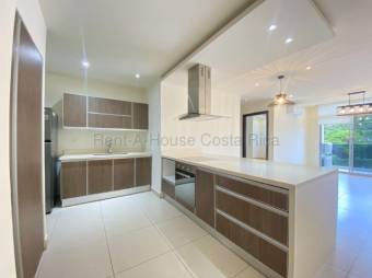 Alquiler de Apartamento Moderno y Confortable en Santa Ana-Centro. RAH 27-664