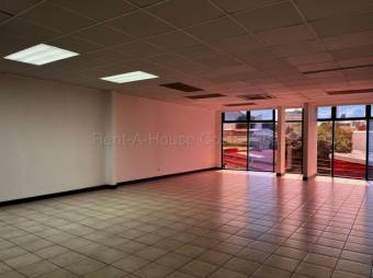 Alquiler de Local Comercial en Edificio María Luisa, San José. RAH 27-659