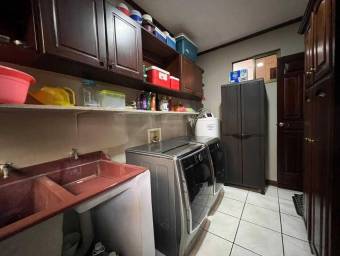 Se vende casa en Sanchez Curridabat 27-654