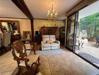 Se vende casa en Sanchez Curridabat 27-654